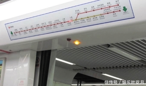 乘客|女子乘地铁因闲不住做出这举动，乘客怒了：长的再好看有什么用？