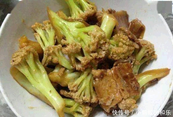 入锅中|炒花菜时,万万别直接下油锅!多加“1步”,花菜又香又脆!