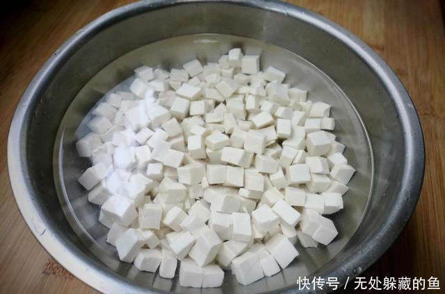 小葱拌豆腐|这是农村最接地气的一道菜,也是父亲一生最爱的下酒菜,如今少见