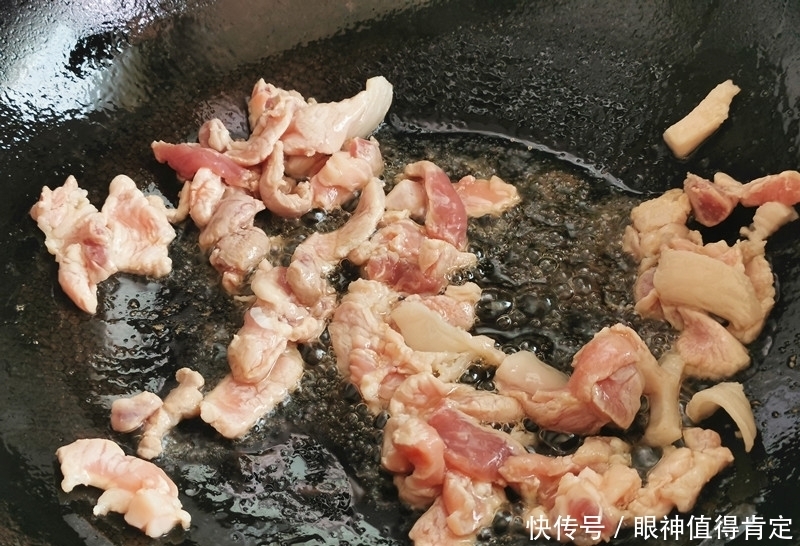 汤汁|初秋,白莲藕这样做又香又面,汤汁拌饭丁点不剩,家人都爱吃!