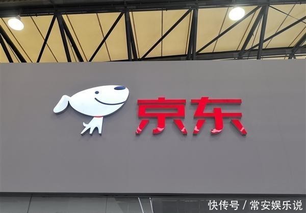 尴尬|男子七夕忘买礼物被女友当街大骂 京东快递小哥一招化解尴尬