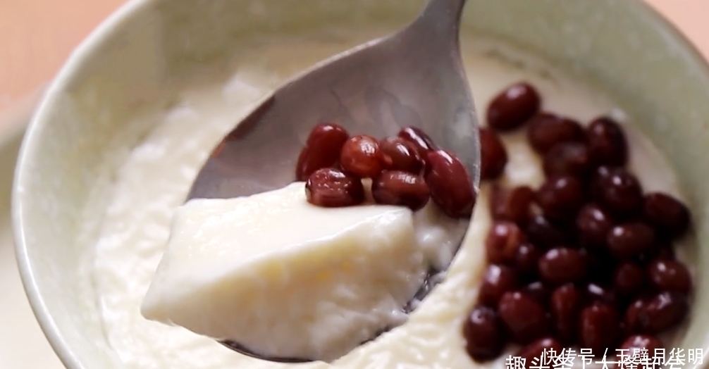 好吃|红豆双皮奶不用出去吃,教你家庭版做法,香甜滑嫩入口即化,好吃