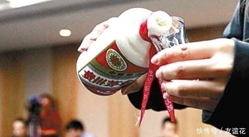 用来喝酒|买茅台送的2个“小杯子”,是方便我们喝酒的吗很多人想错了