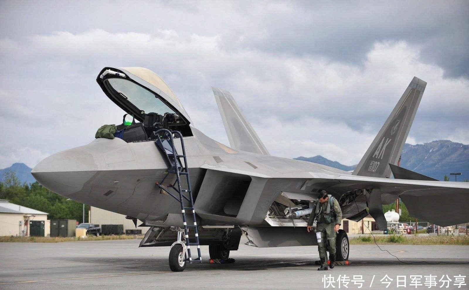 相比|为什么相比于歼20各国都更愿意仿制F22?国际专家:仿制不了