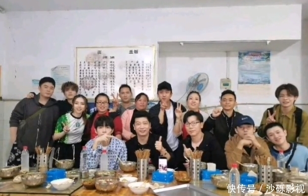 真人秀节目|原来鹿晗也是“照骗”,看到路人拍下的无美颜照,粉丝都直呼被骗了