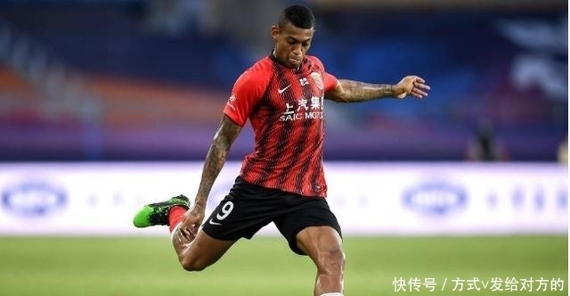 短暂|谜之低迷！上港低价锋霸短暂高光后11轮0进球，成不了武磊替代者