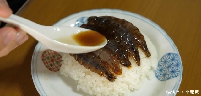 吃法|日本小伙买了5斤皮皮虾,看到他的吃法,估计没几个人能吃得下的