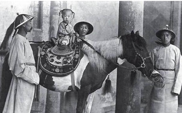 秘密|考古队挖开了光绪陵墓,发现光绪双手紧握,掰开双手后发现秘密!