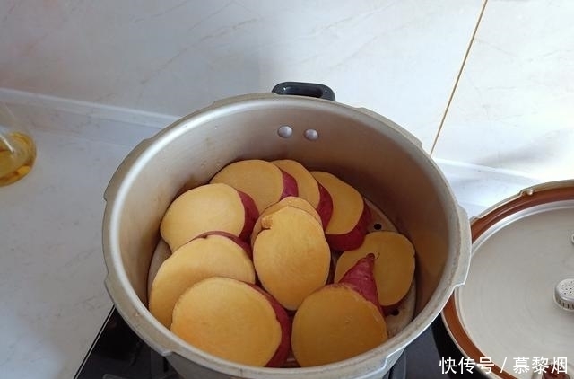 生活|老两口的极简早餐,10分钟上桌,价格不贵吃得舒服,生活美如诗