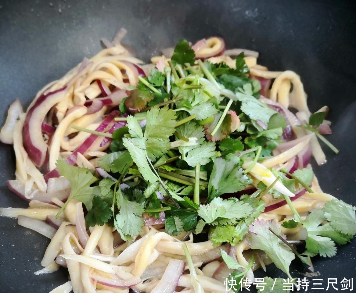 朋友圈|晚餐老公做了2菜一汤,成本没超20元,晒朋友圈,朋友:太寒酸了