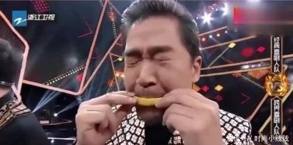 下车|65岁张国立近况大不如前,头发花白驼背明显,下车需搀扶