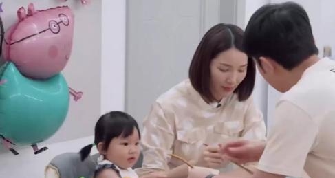 王祖蓝|王祖蓝女儿不吃饭,谁注意他的做法,真的有一套