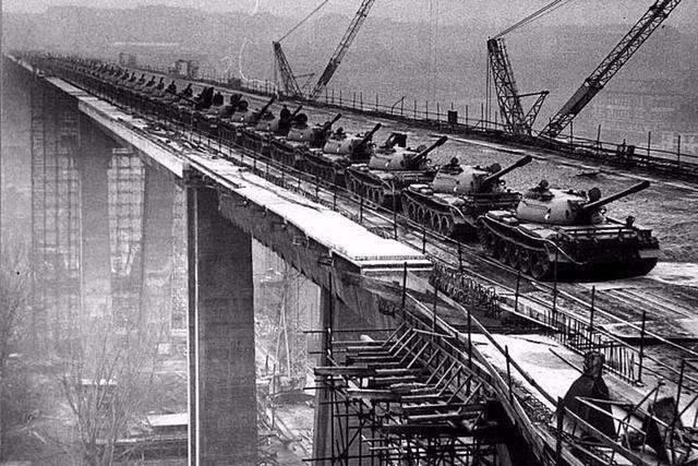 世界|大桥刚建成,为证明质量好,120辆坦克开过却出现12道裂痕