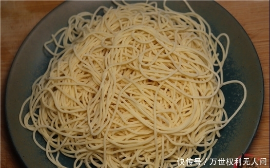 老板|煮面条最忌水开下锅,20年面馆老板:学会这3步,面条爽滑又筋道