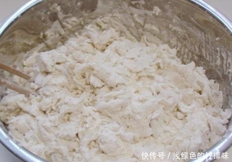 技巧|秋天蒸馒头,只放酵母是外行,学会1招技巧,出锅馒头又大又暄软