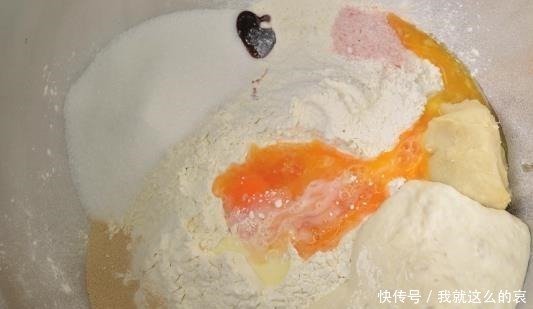 高筋面粉|特级红豆餐包,外酥内软,搭配甜而不腻的红豆馅,最适合拿来解馋