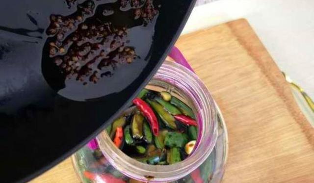 不坏|腌黄瓜时,多加这1步,黄瓜又脆又绿,放半年也不坏,太好吃了