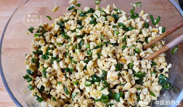 不用|豆腐里加3个鸡蛋,不用蒸不用炖,层层裹着馅料,比包子简单过瘾
