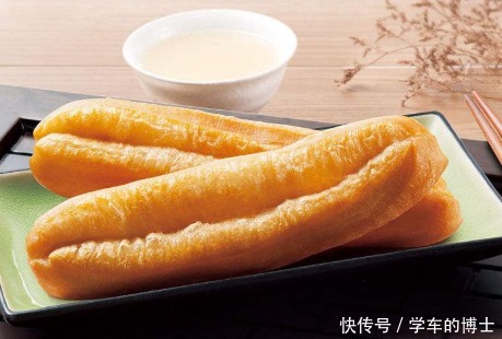 好吃|手把手教你炸油条，不加明矾不用发酵，油条蓬松香酥，好吃还健康