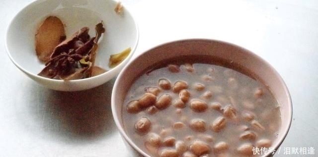 芹菜跟胡萝|睡前泡上,早上煮煮拌拌,清爽的佐粥小菜就有了,倍儿好吃