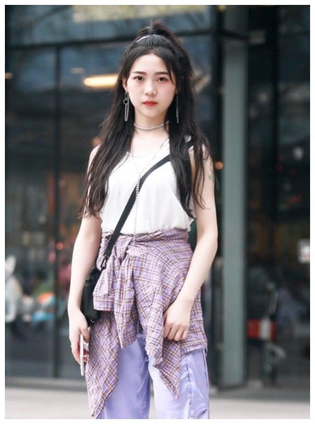 小美女|街拍:清新有魅力的小美女,长相靓丽气质优雅