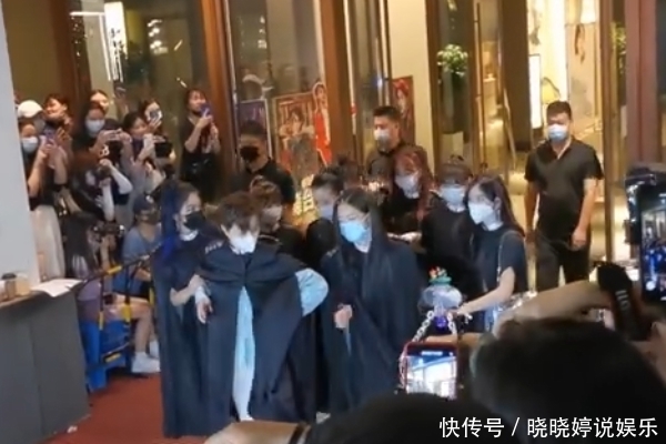  护送|火箭少女全员护送yamy上车，身上穿着实力抢镜，真的有必要这样吗？