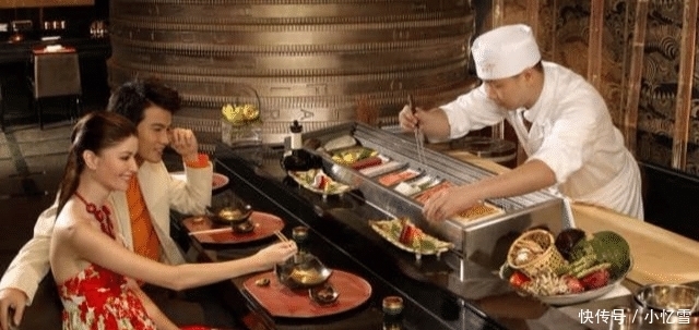 贫穷|直击：巴基斯坦“有钱人”的自助餐！网友：贫穷限制了我的想象