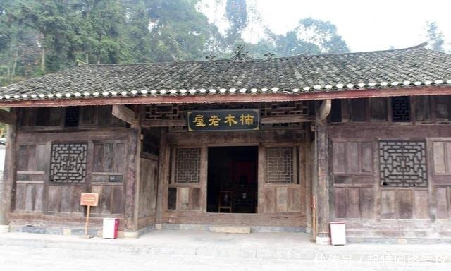 楠木|商人花一百万买走农民价值八亿的金丝楠木祖屋，修缮后却捐给景区