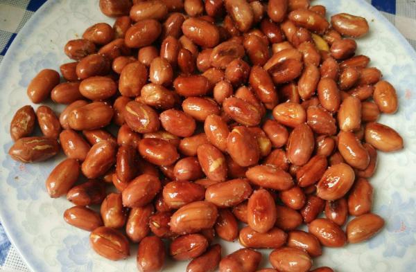 将花生|油炸花生米时,直接下锅可不行,别忘了这一步,炸完酥脆不回潮