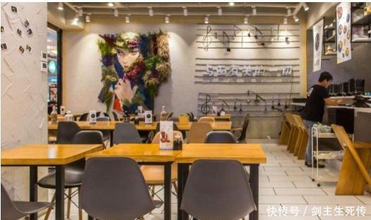 闺蜜|闺蜜相亲,男方只请吃面条,笑他抠,结账时服务员开口,才知中计