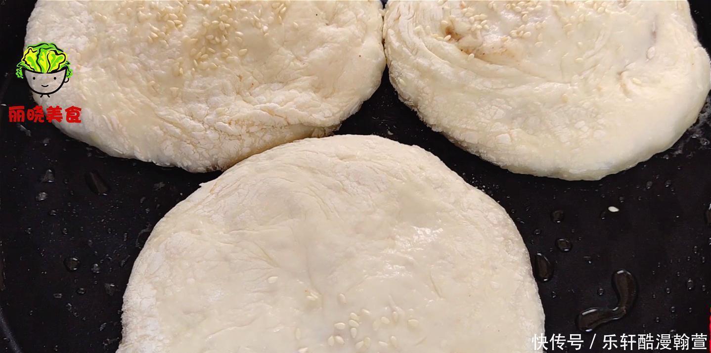 贴秋膘的时|油酥烧饼家常做法,又软又酥又香,比肉夹馍还好吃,做法详细讲解