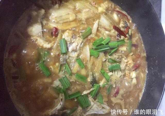 加上|天凉了,我们乡下人喜欢用白鲢鱼加上它炖,端上桌再多也要吃完