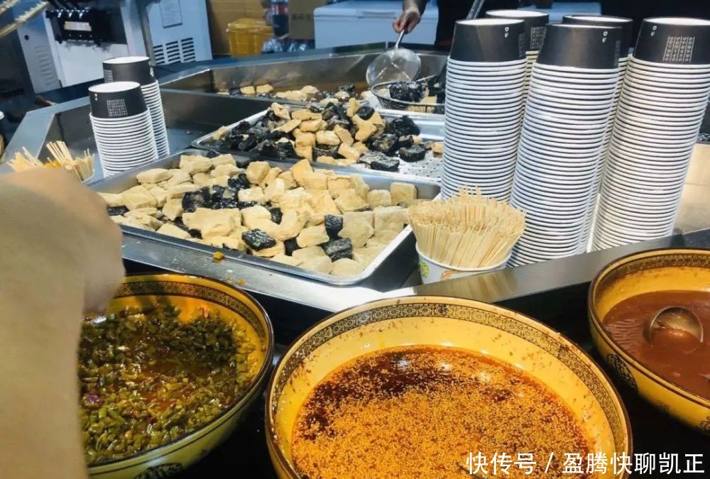  步行街|北戴河这条超火步行街，晚上十点仍热闹非凡！