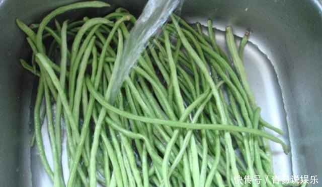 饺子|7月包饺子,荠菜芹菜靠边站,有个菜正当季,一口满嘴香