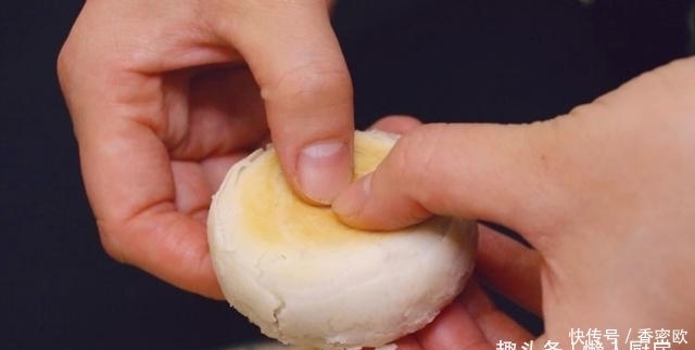 外皮|在家不出门,教你红薯饼的新做法,外皮酥的掉渣,看到它口水直流