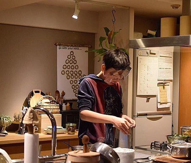 妈妈|离异妈妈带娃,懂事的12岁儿子为娘掌勺,日式家居生活堪称完美