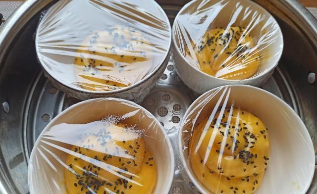 蓬松|教你做独家懒人面包,1碗面粉3个鸡蛋,不用烤箱,蓬松柔软又香甜