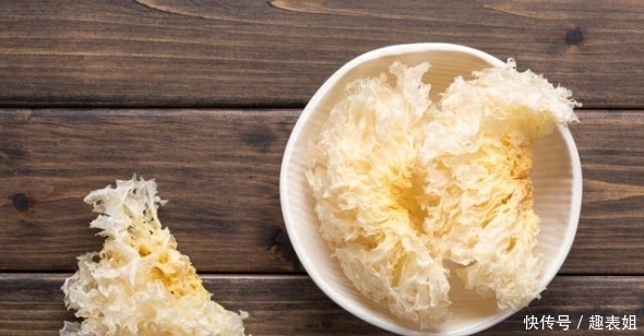 放进锅中|进入三伏天后,每天喝一碗银耳汤,防暑降温,清爽舒适一整天