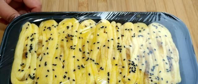  停不下来|玉米面最解馋的吃法，不加一滴水，蓬松暄软，好吃到停不下来