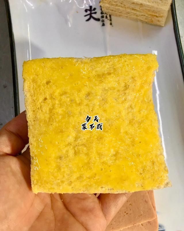 创意|面包锅贴鱼，创意十足，外酥里嫩，我家孩子最爱吃，三天做一次