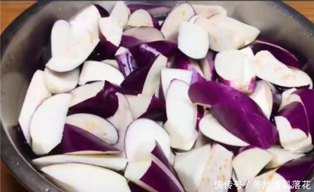 记住|炒茄子时万不可先放油,记住这个小妙招,茄子不发黑还不吸油