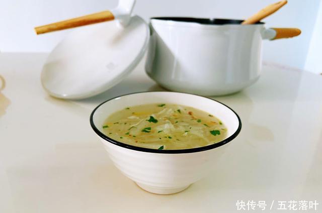 营养|10月萝卜大量上市，脆嫩多汁，用来烧汤很香，营养高别不懂得吃