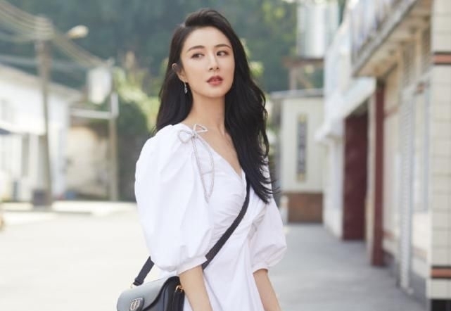  真实|薇娅被郑恺问去年挣了多少钱？听到她下意识的回复，暴露真实情商