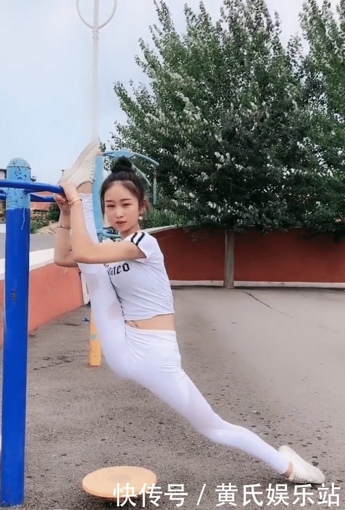 美女这应该不是瑜伽,是柔术吧