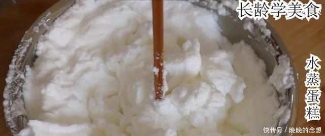 馒头|面粉不光可以蒸馒头包子,还可以蒸蛋糕,长龄刚学的制做还算成功