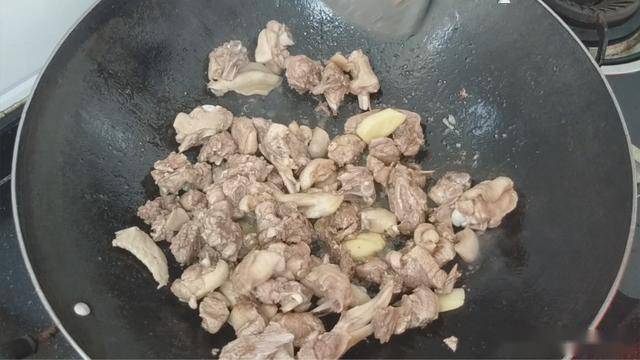  做法|百吃不腻的黄皮鸭做法，关键一步做好，清香开胃没一点腥味