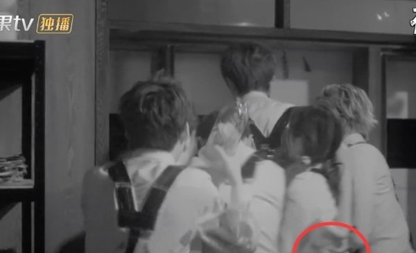 黄明昊|密逃三个小细节证明:邓伦真的比不上黄明昊!