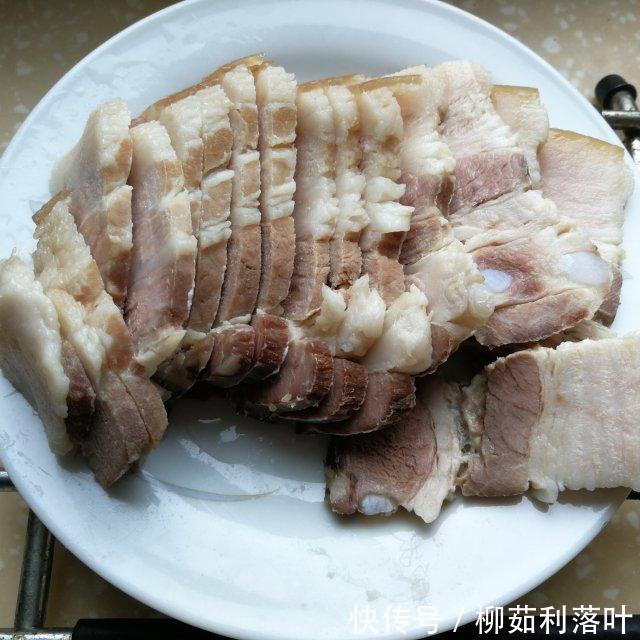 微辣|包菜炒回锅肉，肉香菜鲜，微辣可口