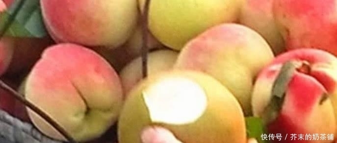 收回|农村大妈卖梨让顾客“吃一口”剩下的又收回去,这是为啥