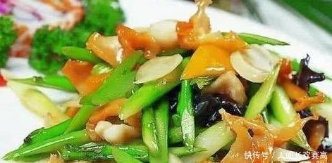  简单|简单的几道家常菜，好吃不贵有营养，家人坐在一起吃的很温馨